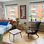 Cph Getaway - With Balcony I Lakes & Metro * Копенгаген