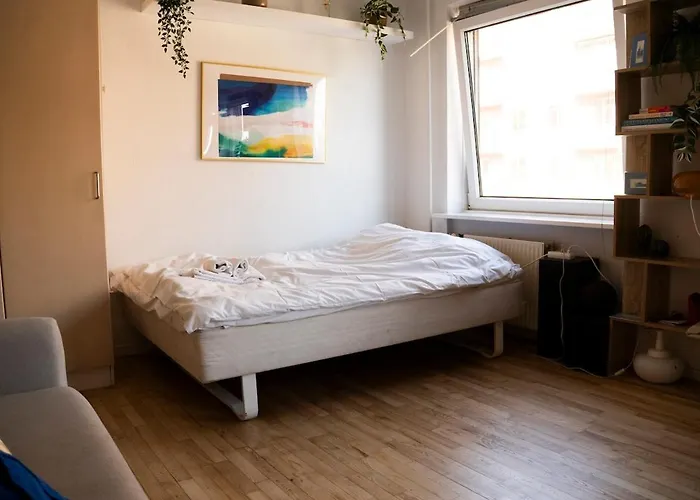 Cph Getaway - With Balcony I Lakes & Metro Κοπεγχάγη